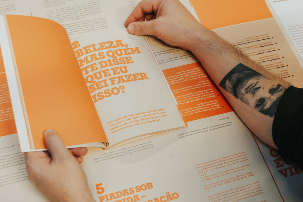 CHAAAATO! O mundo corporativo está chato e o humor é o caminho para gerar atenção, conexão e verdade (Bruno Romano)